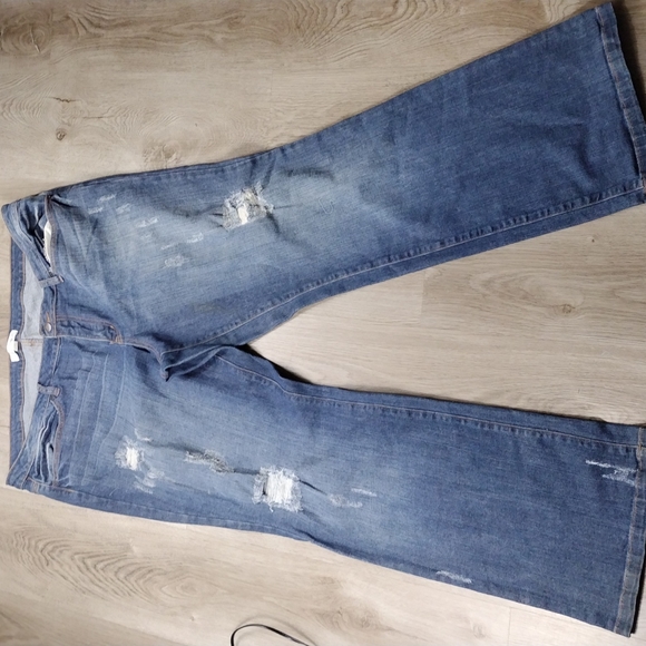 Forever 21 Destroyed Boot Cut Jeans EUC - Picture 2 of 5